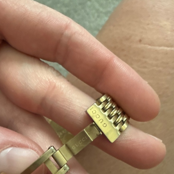 Women’s Gucci Timeless watch - Picture 6 of 6